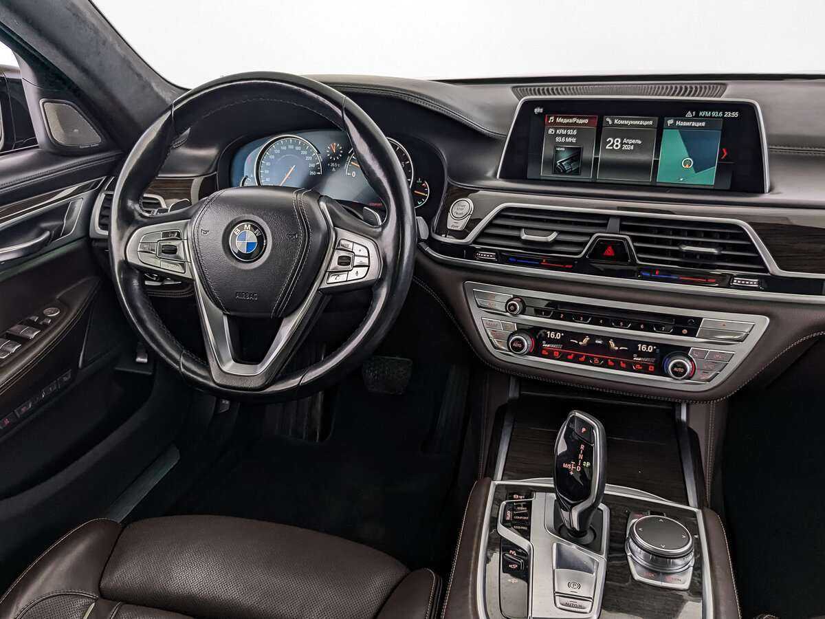 BMW 7 серии с пробегом — 2017 год. Фото: #15