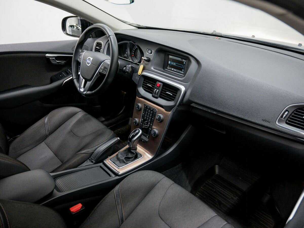 Volvo V40 Cross Country с пробегом — 2014 год. Фото: #7