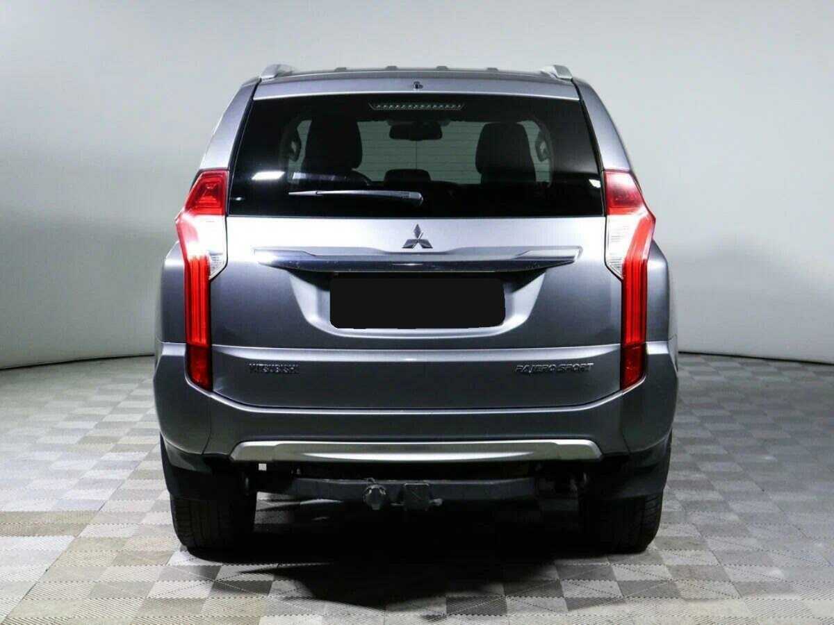 Mitsubishi Pajero Sport с пробегом — 2017 год. Фото: #4