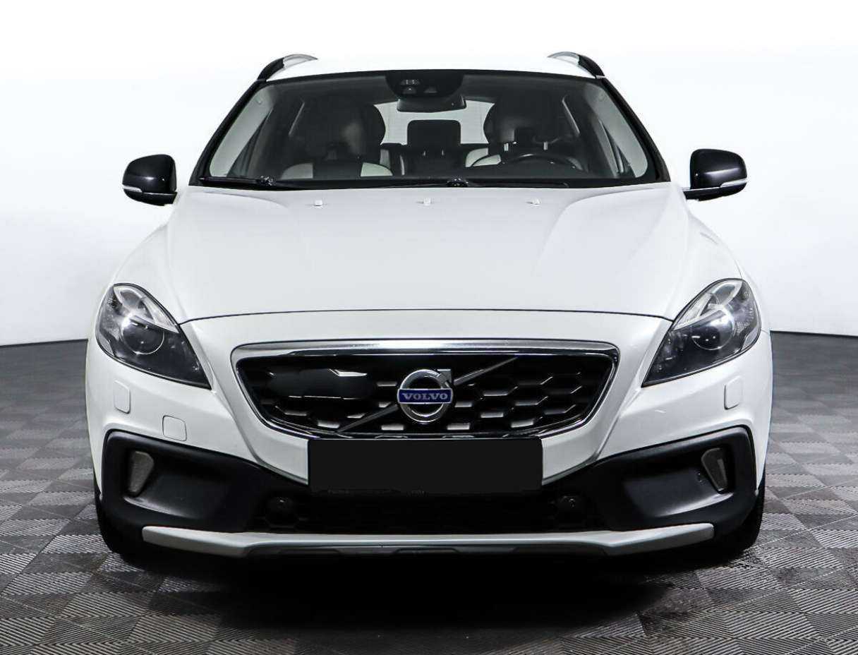 Volvo V40 Cross Country с пробегом — 2013 год. Фото: #1