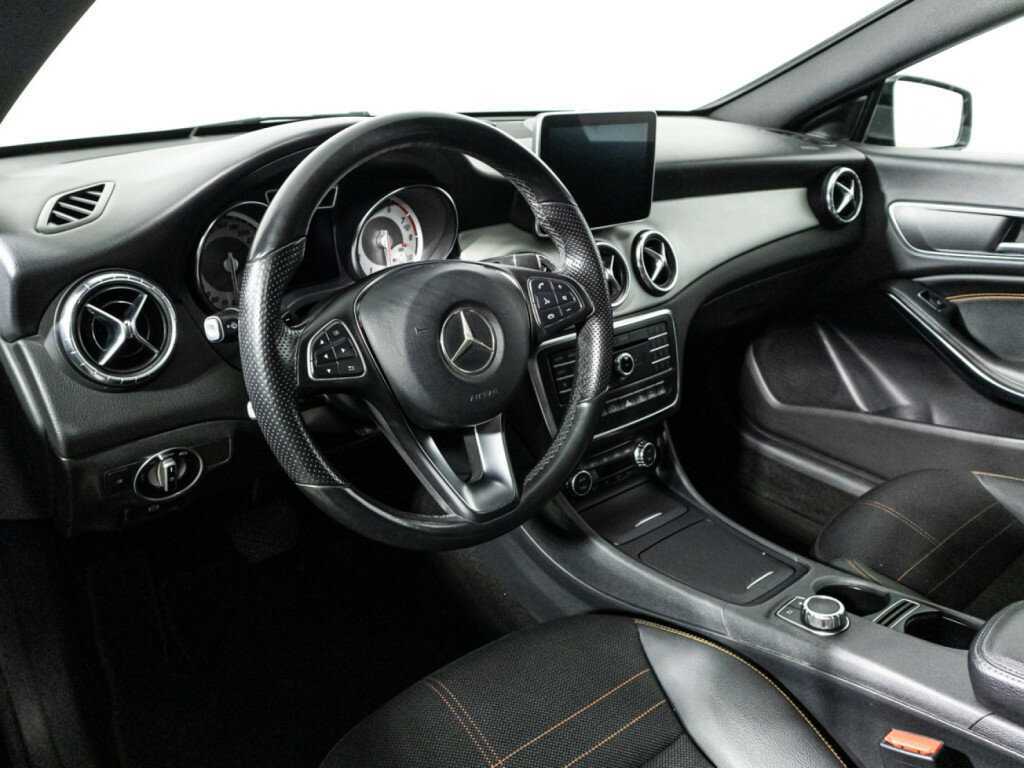 Mercedes-Benz CLA с пробегом — 2015 год. Фото: #10