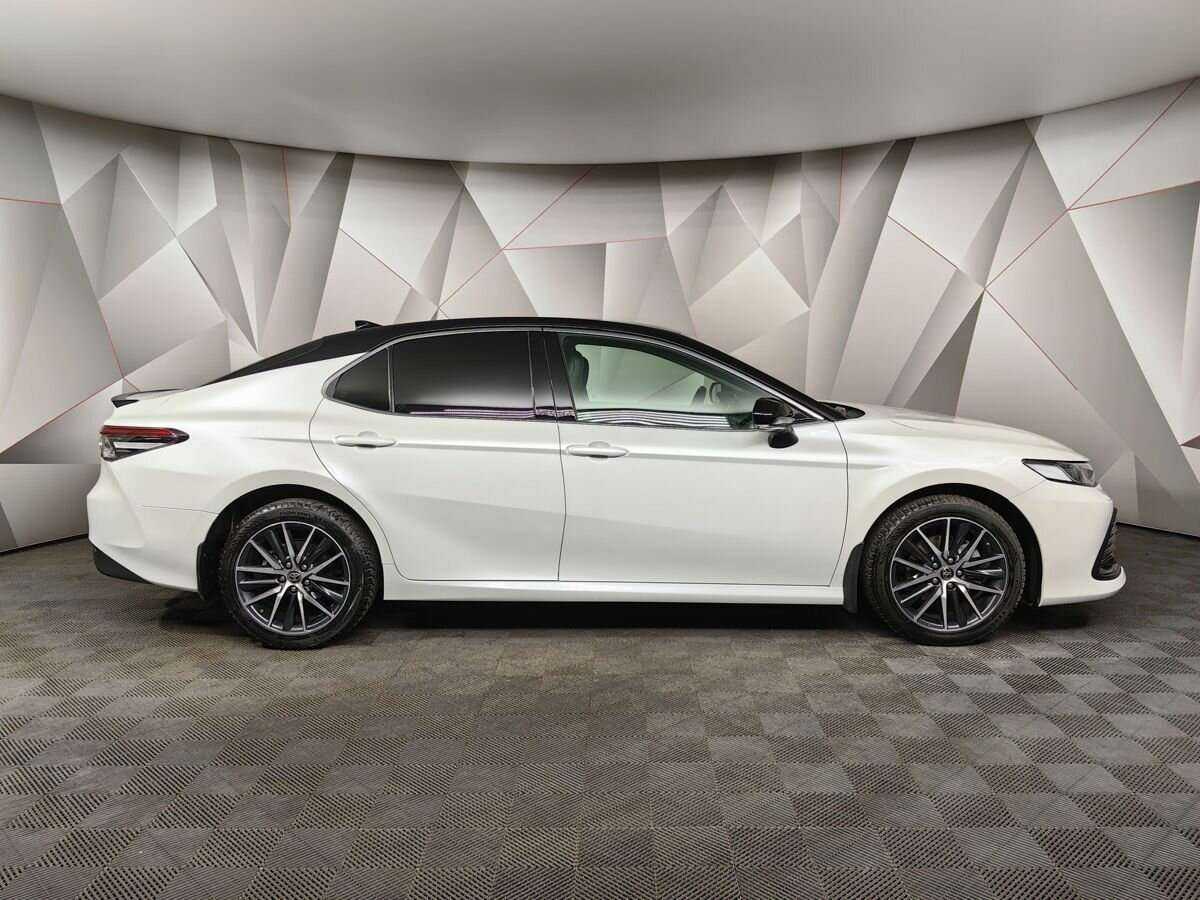 Toyota Camry с пробегом — 2021 год. Фото: #5
