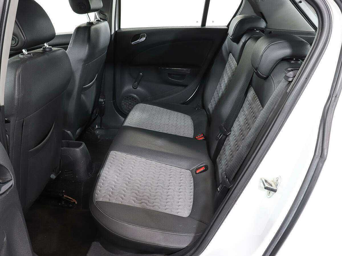 Opel Corsa с пробегом — 2011 год. Фото: #9
