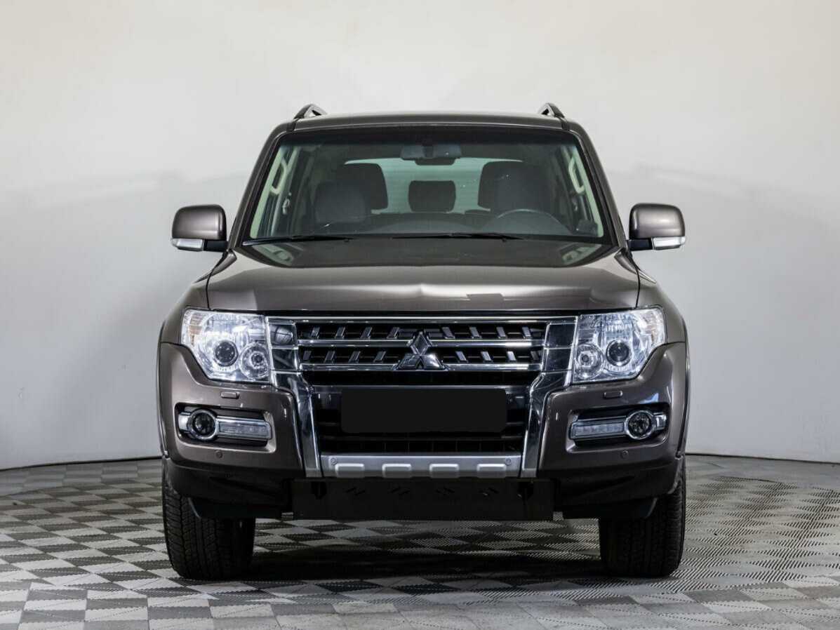 Mitsubishi Pajero с пробегом — 2015 год. Фото: #1