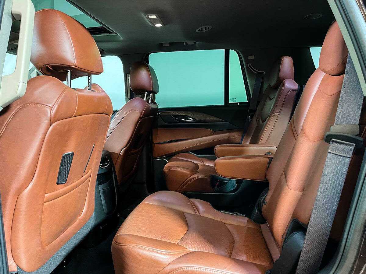 Cadillac Escalade с пробегом — 2016 год. Фото: #9