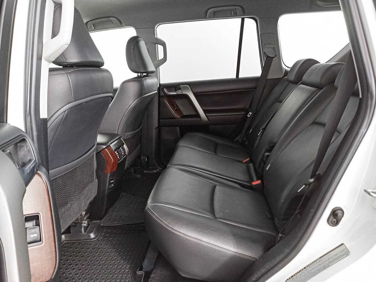 Toyota Land Cruiser Prado с пробегом — 2017 год. Фото: #11