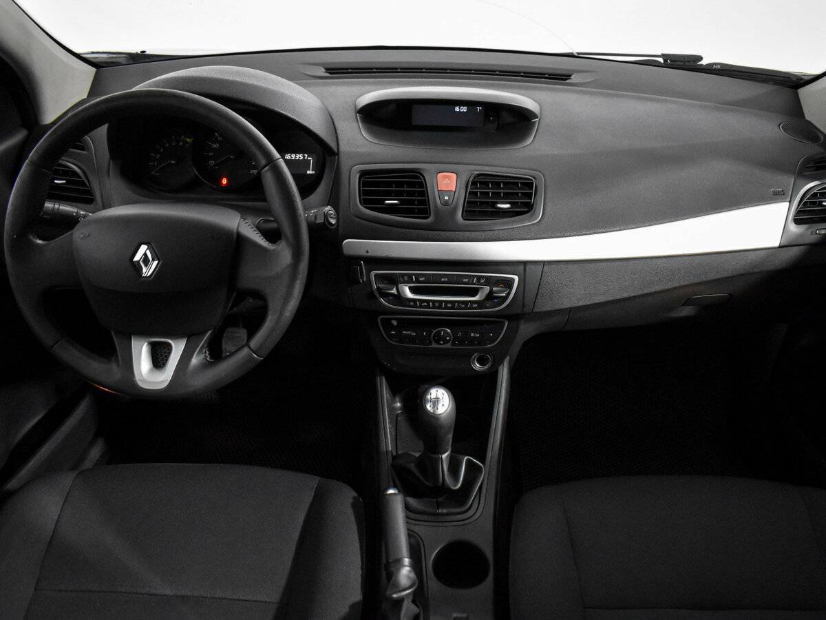 Renault Megane с пробегом — 2010 год. Фото: #10