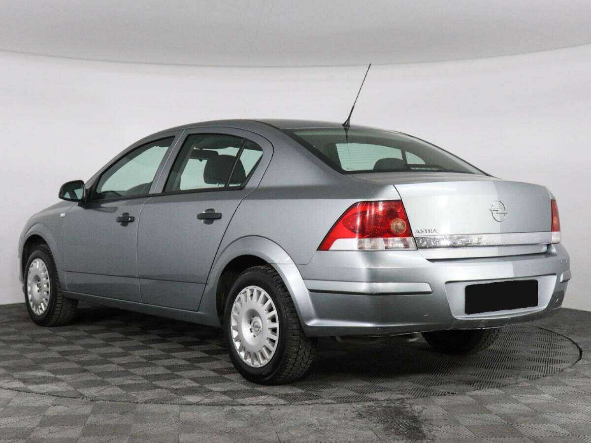Opel Astra с пробегом — 2011 год. Фото: #6