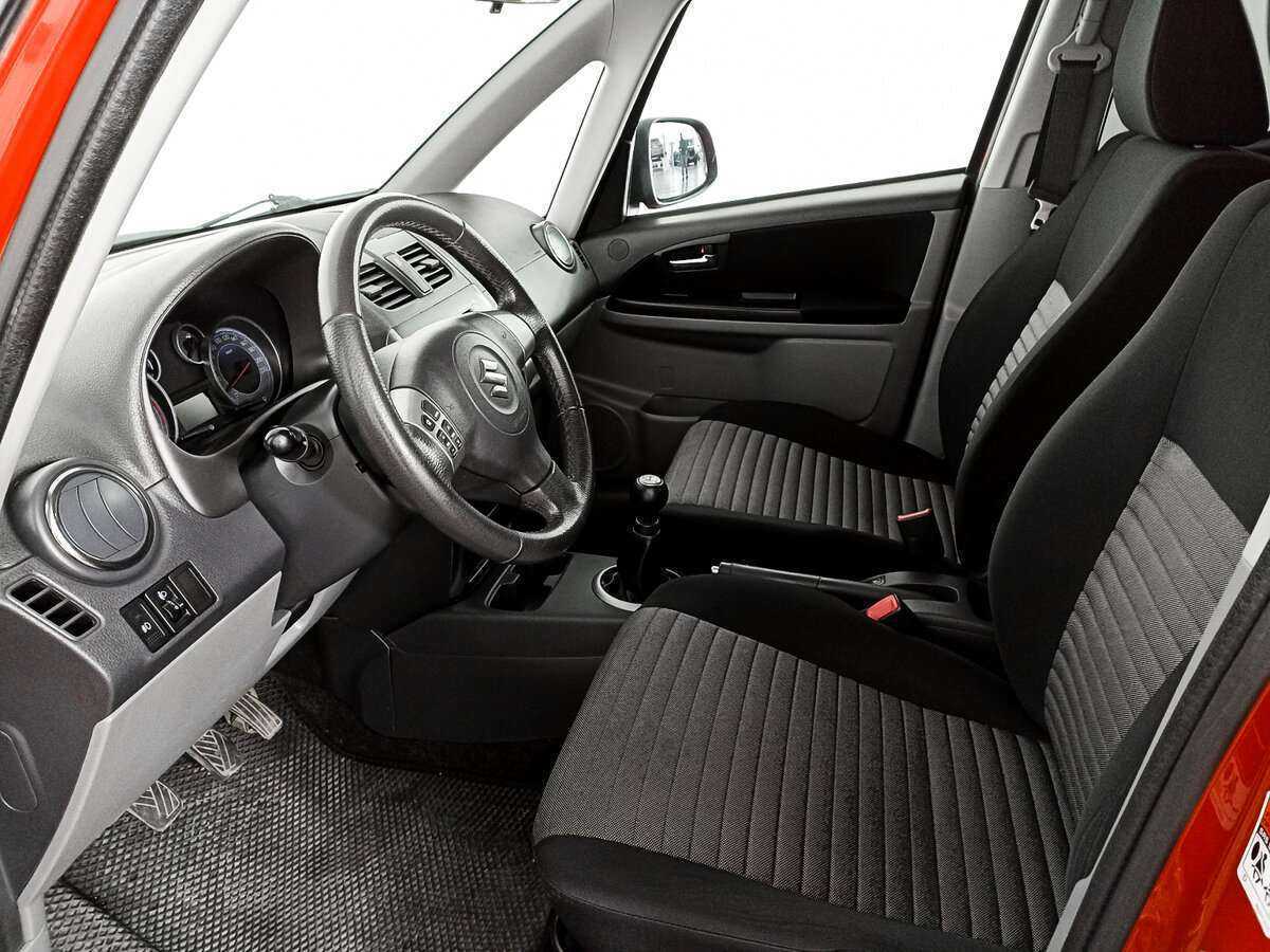 Suzuki SX4 с пробегом — 2011 год. Фото: #12