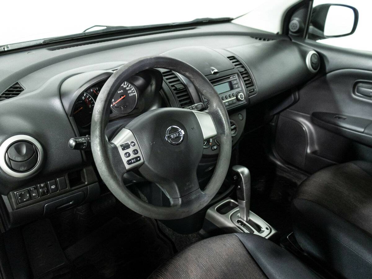Nissan Note с пробегом — 2011 год. Фото: #10