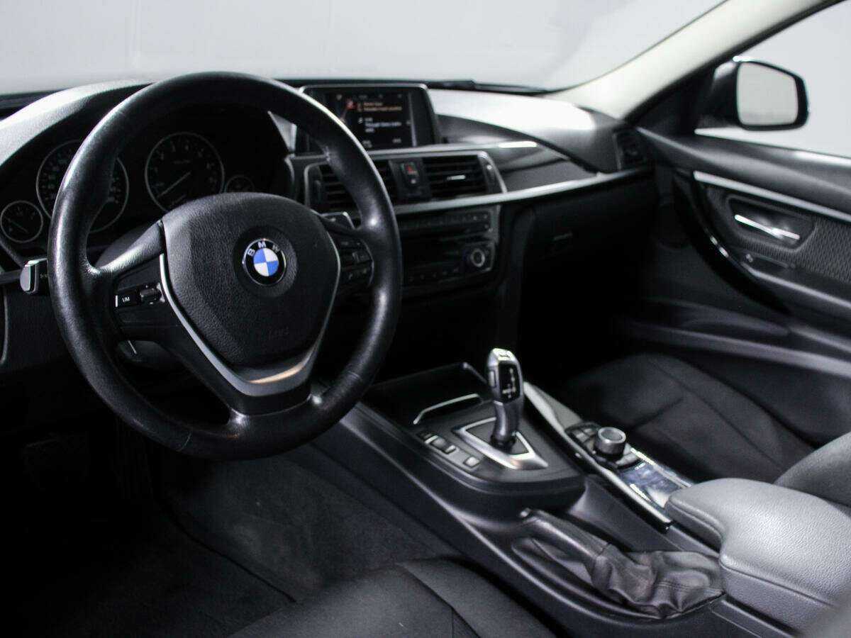 BMW 3 серии с пробегом — 2017 год. Фото: #12