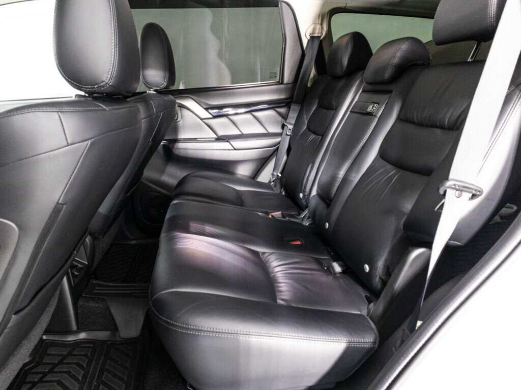 Mitsubishi Pajero Sport с пробегом — 2018 год. Фото: #9