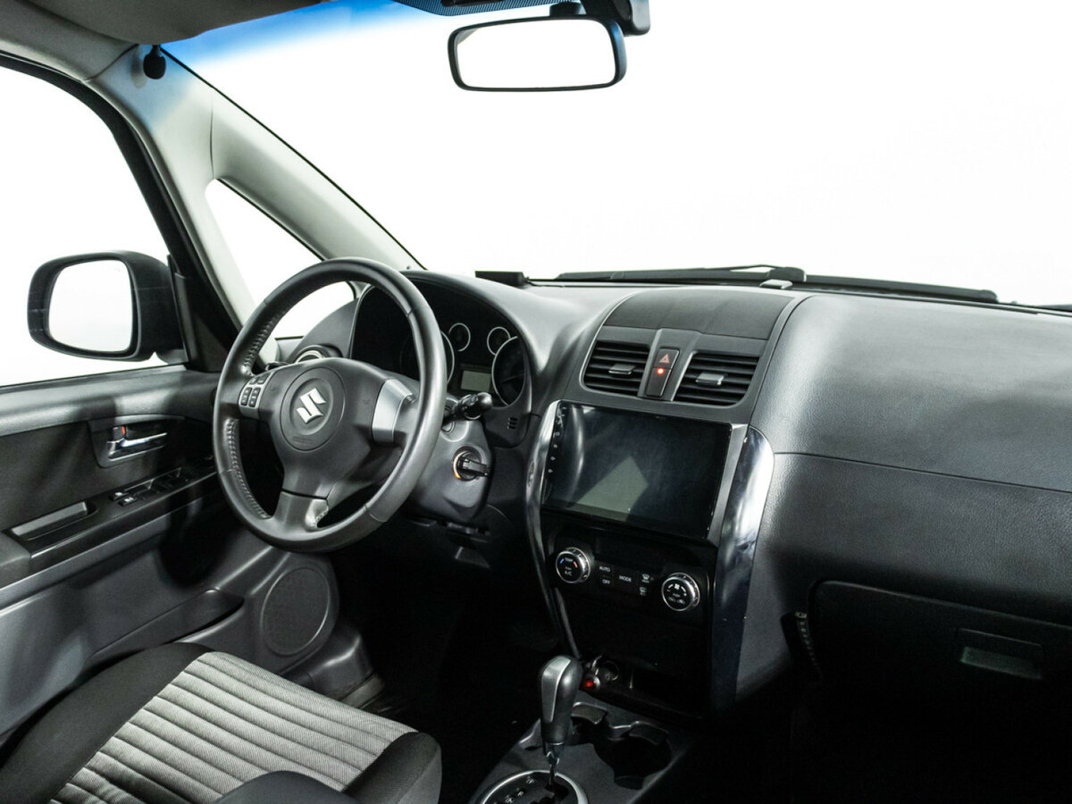 Suzuki SX4 с пробегом — 2010 год. Фото: #8