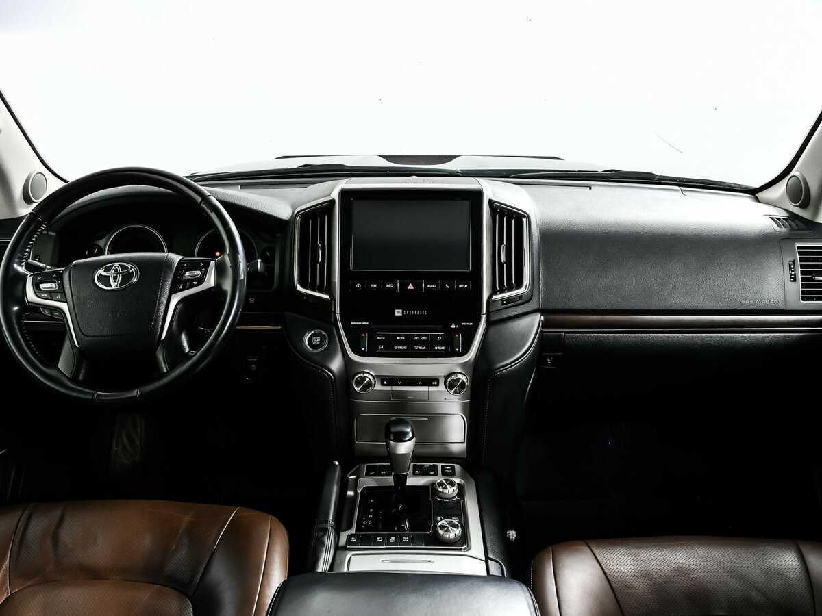 Toyota Land Cruiser с пробегом — 2015 год. Фото: #10