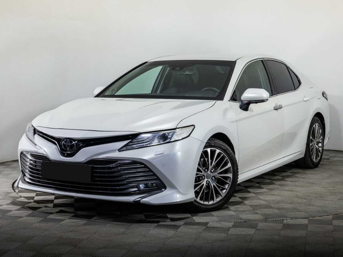 Toyota Camry с пробегом — 2018 год. Посмотреть фото