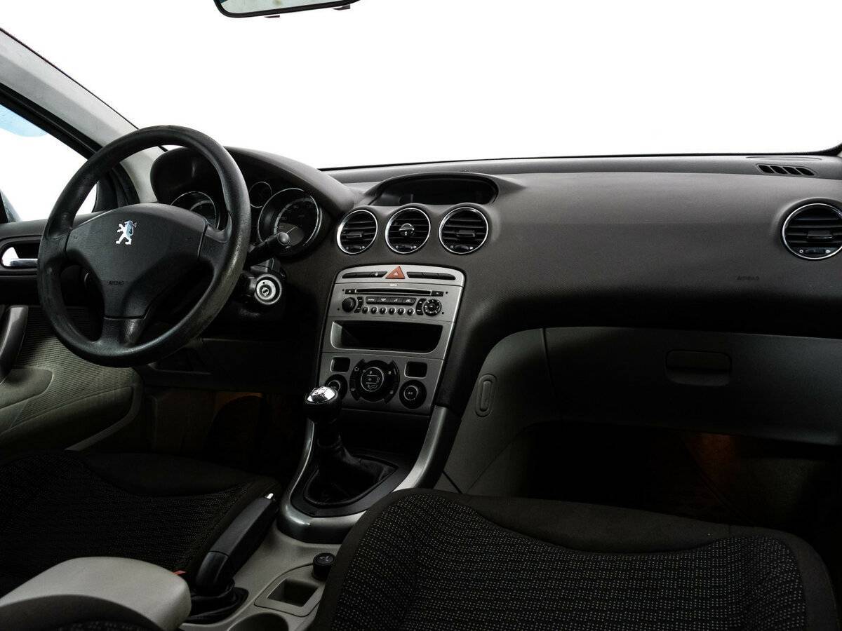 Peugeot 308 с пробегом — 2008 год. Фото: #8