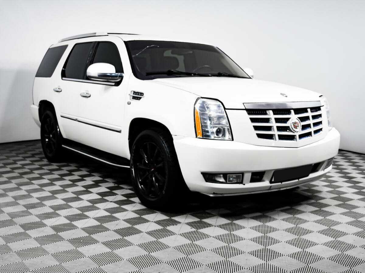 Cadillac Escalade с пробегом — 2010 год. Фото: #2