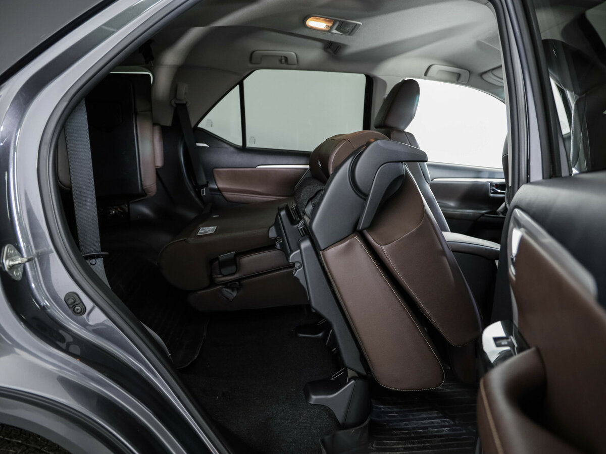 Toyota Fortuner с пробегом — 2017 год. Фото: #34