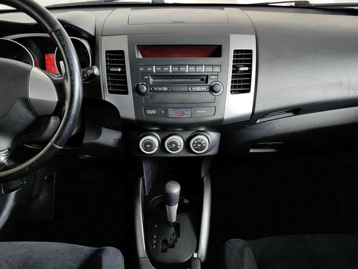 Mitsubishi Outlander с пробегом — 2008 год. Фото: #10