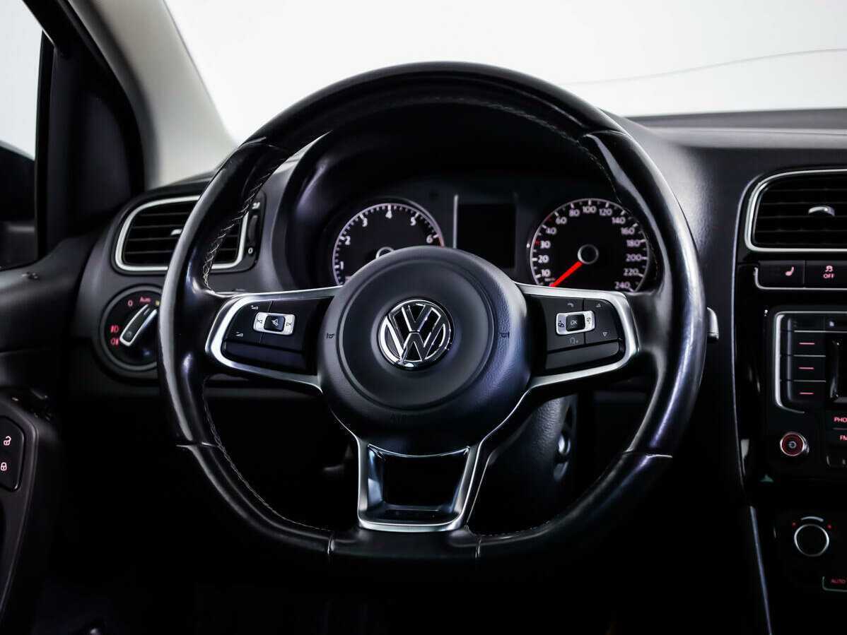 Volkswagen Polo с пробегом — 2017 год. Фото: #9