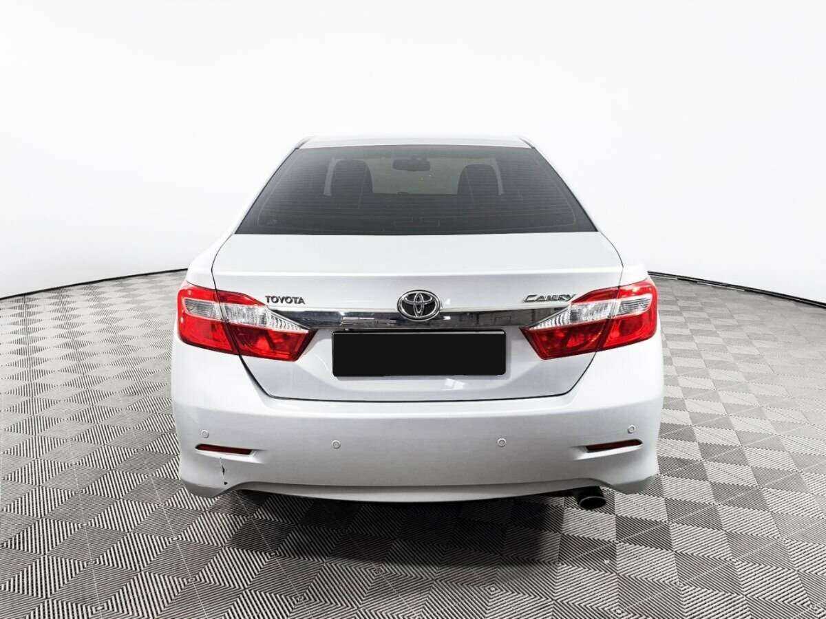 Toyota Camry с пробегом — 2014 год. Фото: #4
