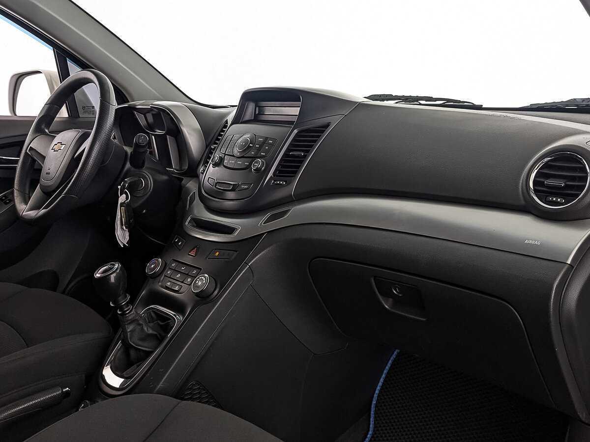 Chevrolet Orlando с пробегом — 2012 год. Фото: #12