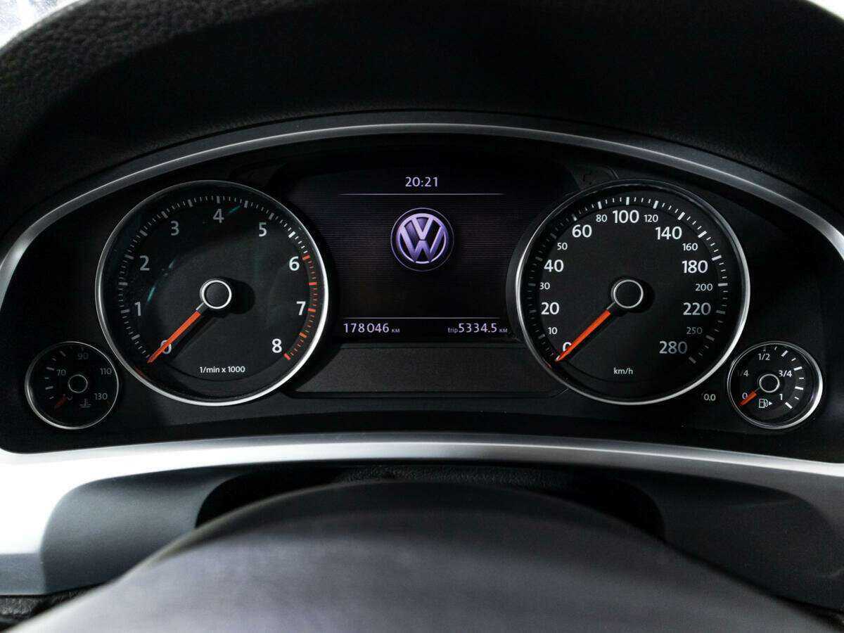 Volkswagen Touareg с пробегом — 2010 год. Фото: #11
