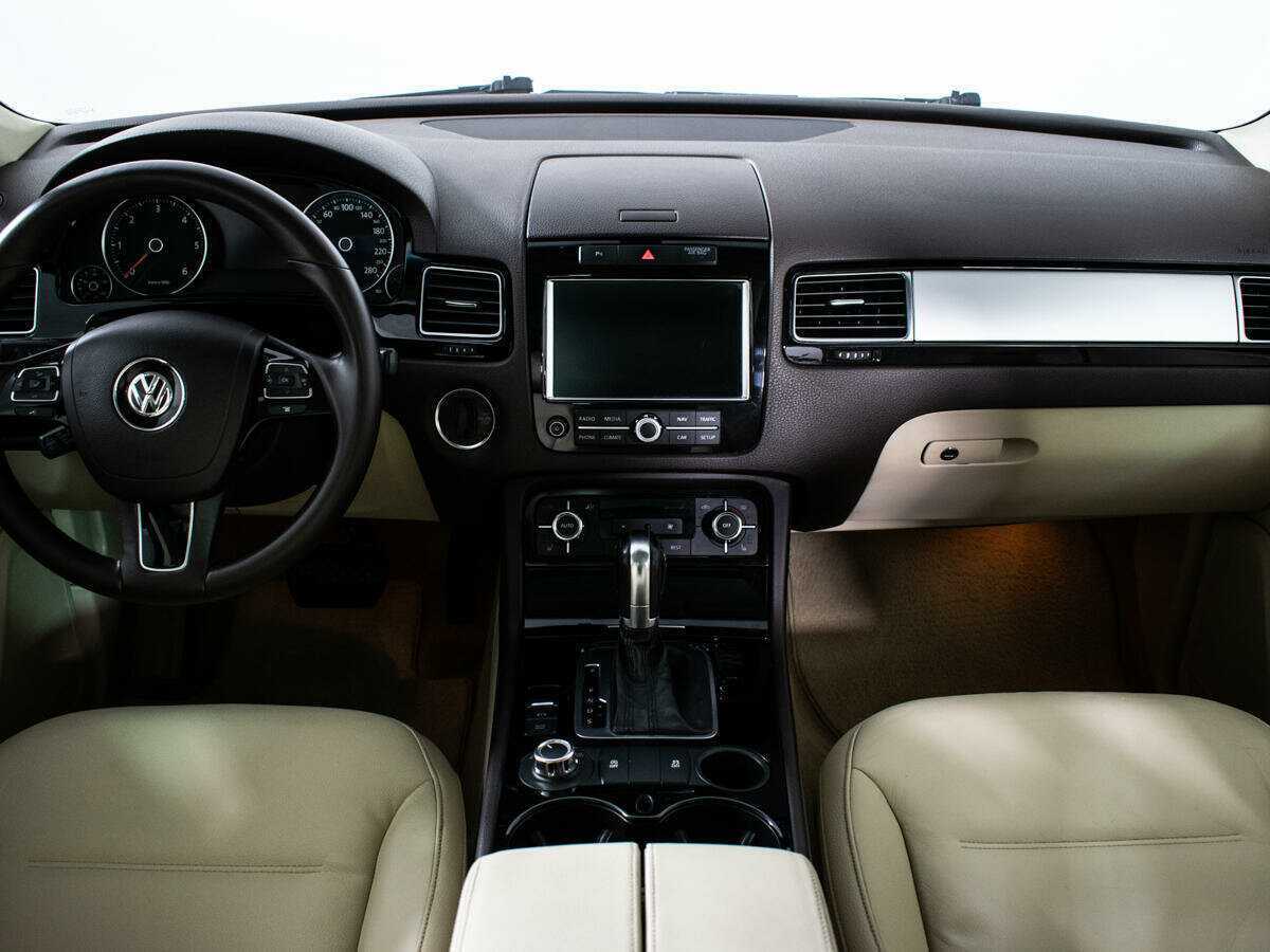 Volkswagen Touareg с пробегом — 2010 год. Фото: #9