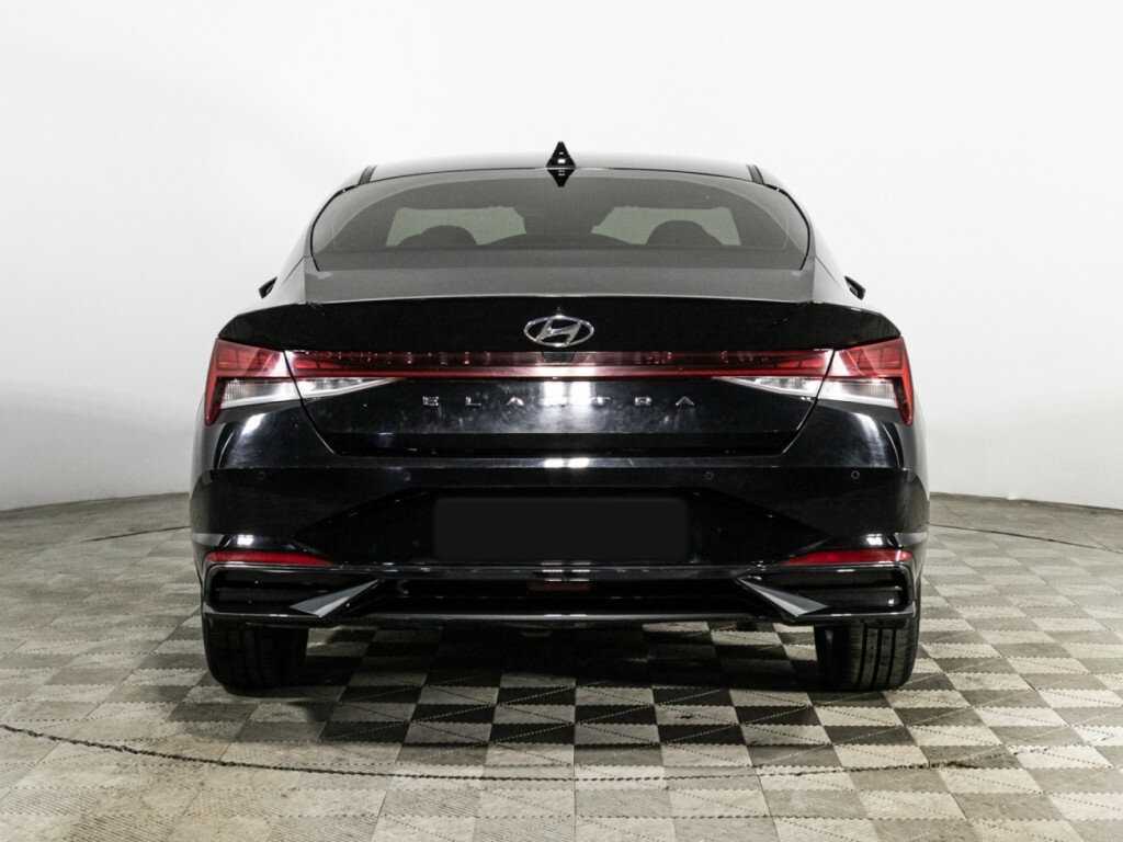 Hyundai Elantra с пробегом — 2021 год. Фото: #5