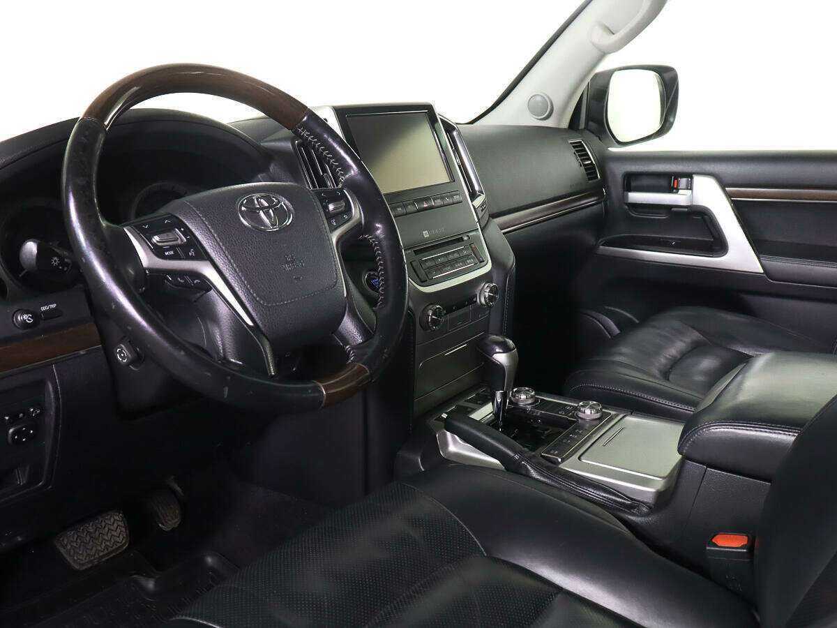 Toyota Land Cruiser с пробегом — 2015 год. Фото: #12