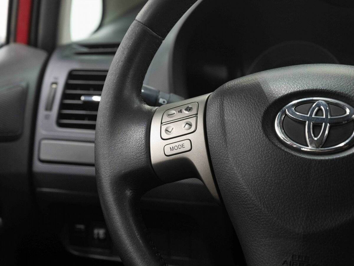 Toyota Auris с пробегом — 2008 год. Фото: #13