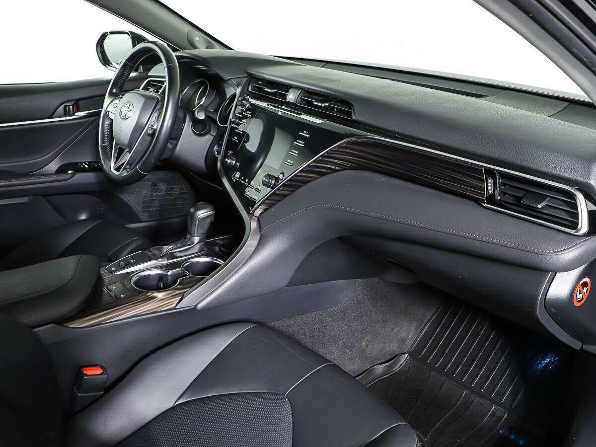 Toyota Camry с пробегом — 2019 год. Фото: #8
