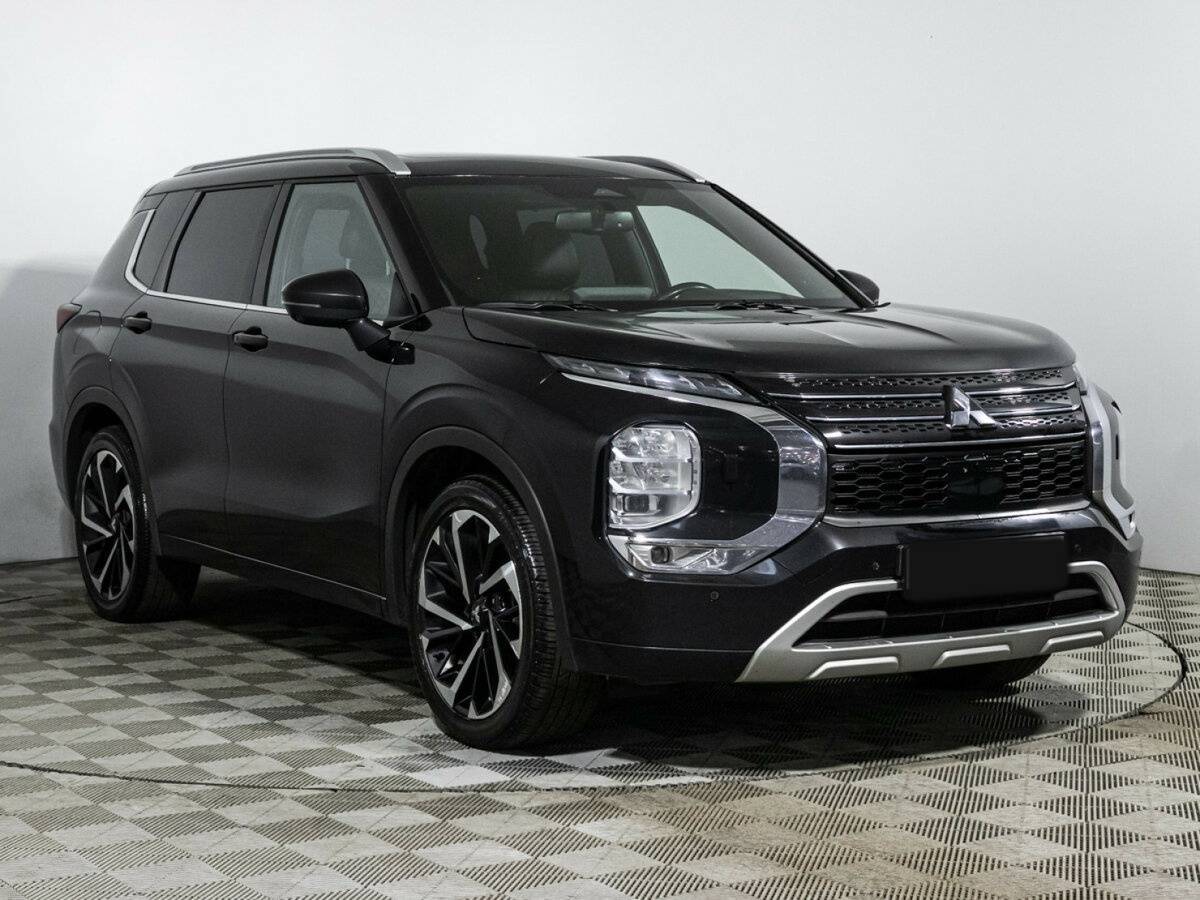 Mitsubishi Outlander с пробегом — 2023 год. Фото: #2