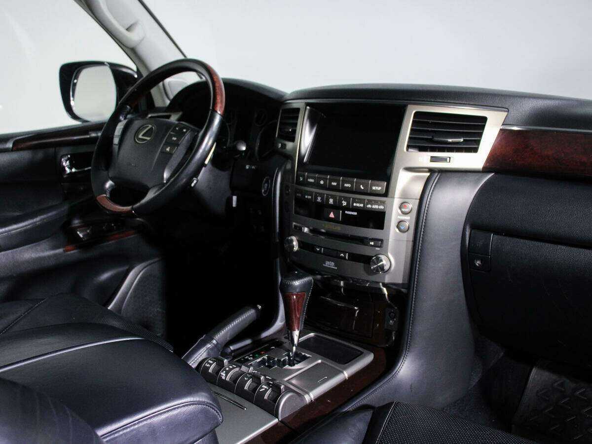 Lexus LX с пробегом — 2012 год. Фото: #5