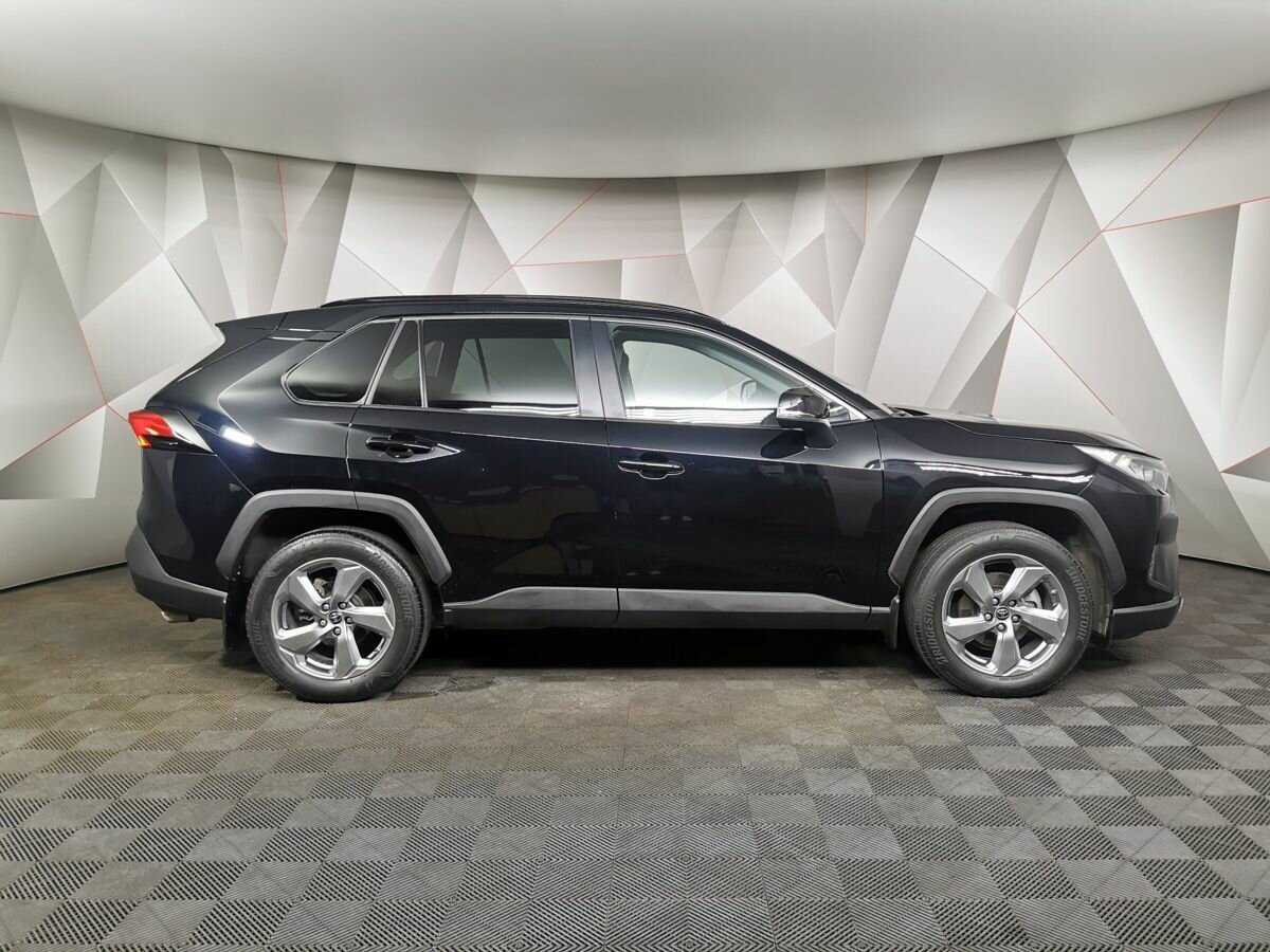 Toyota RAV4 с пробегом — 2021 год. Фото: #5