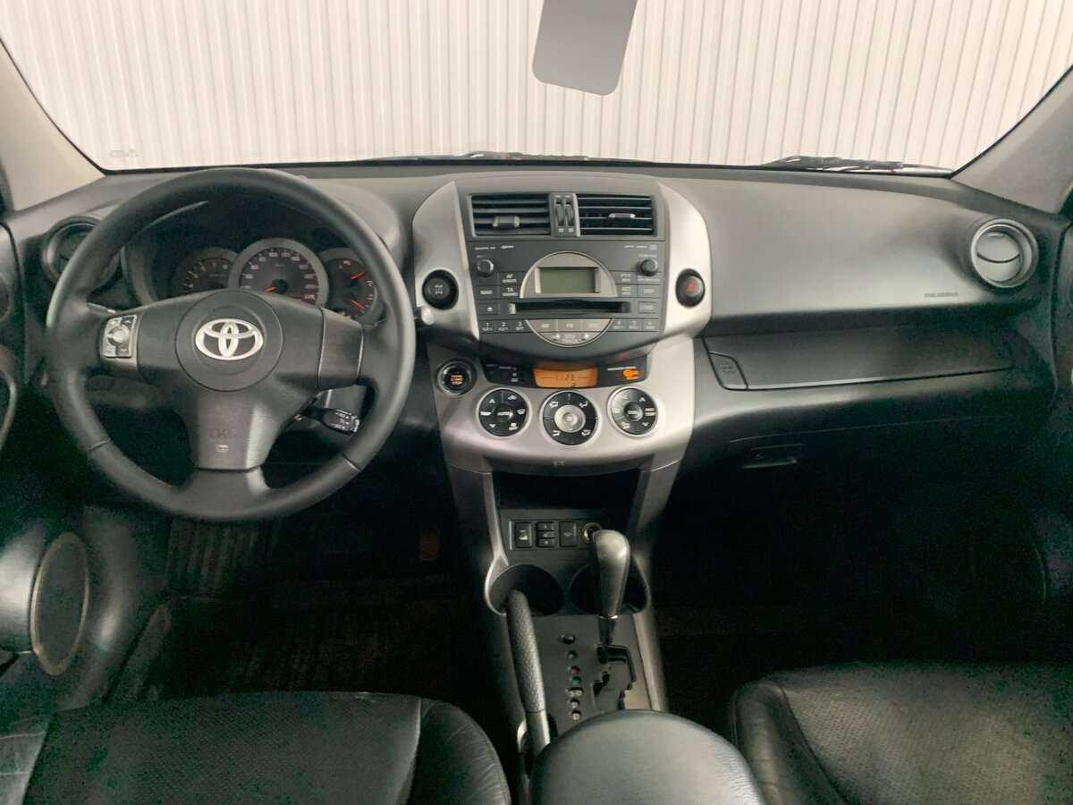 Toyota RAV4 с пробегом — 2006 год. Фото: #7