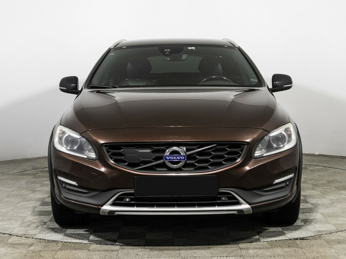 Volvo V60 Cross Country с пробегом — 2016 год. Фото: #1