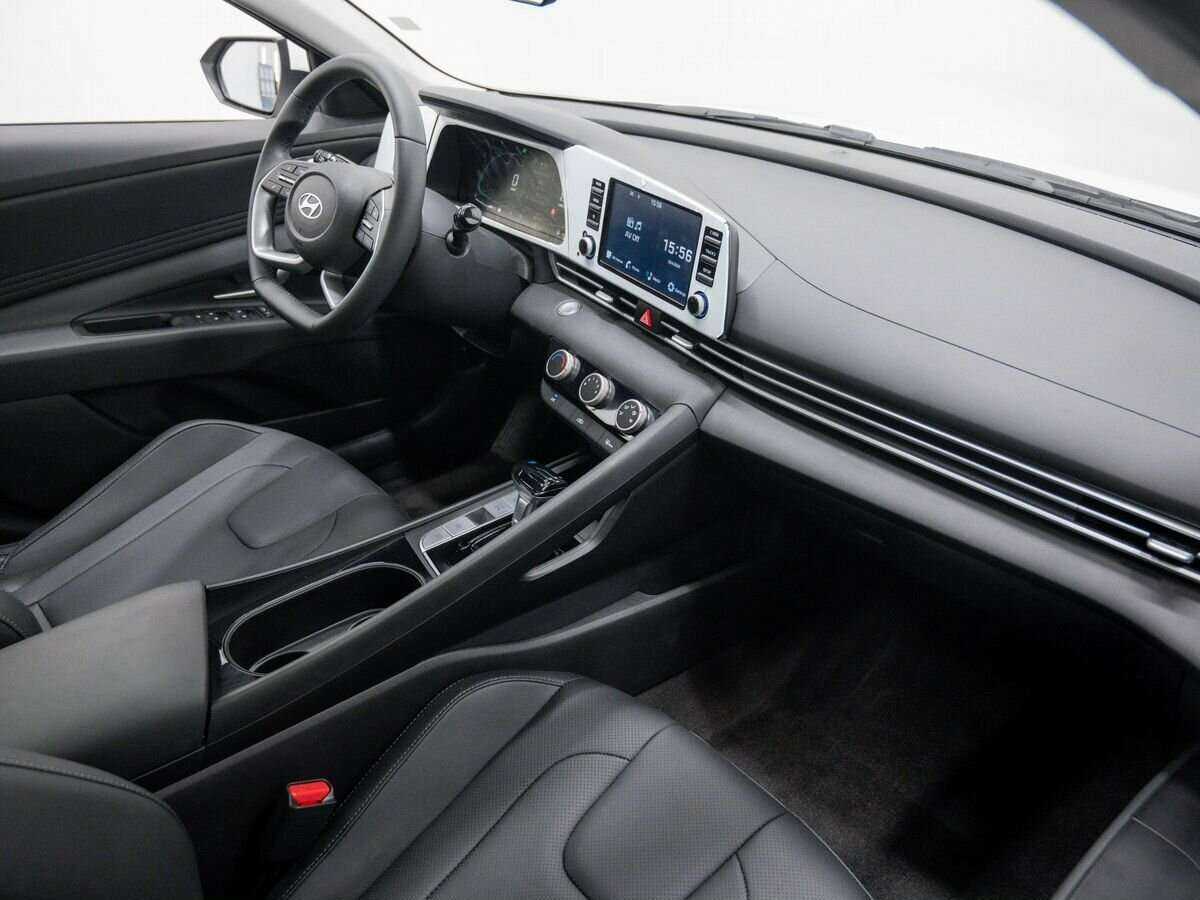 Hyundai Elantra с пробегом — 2023 год. Фото: #7