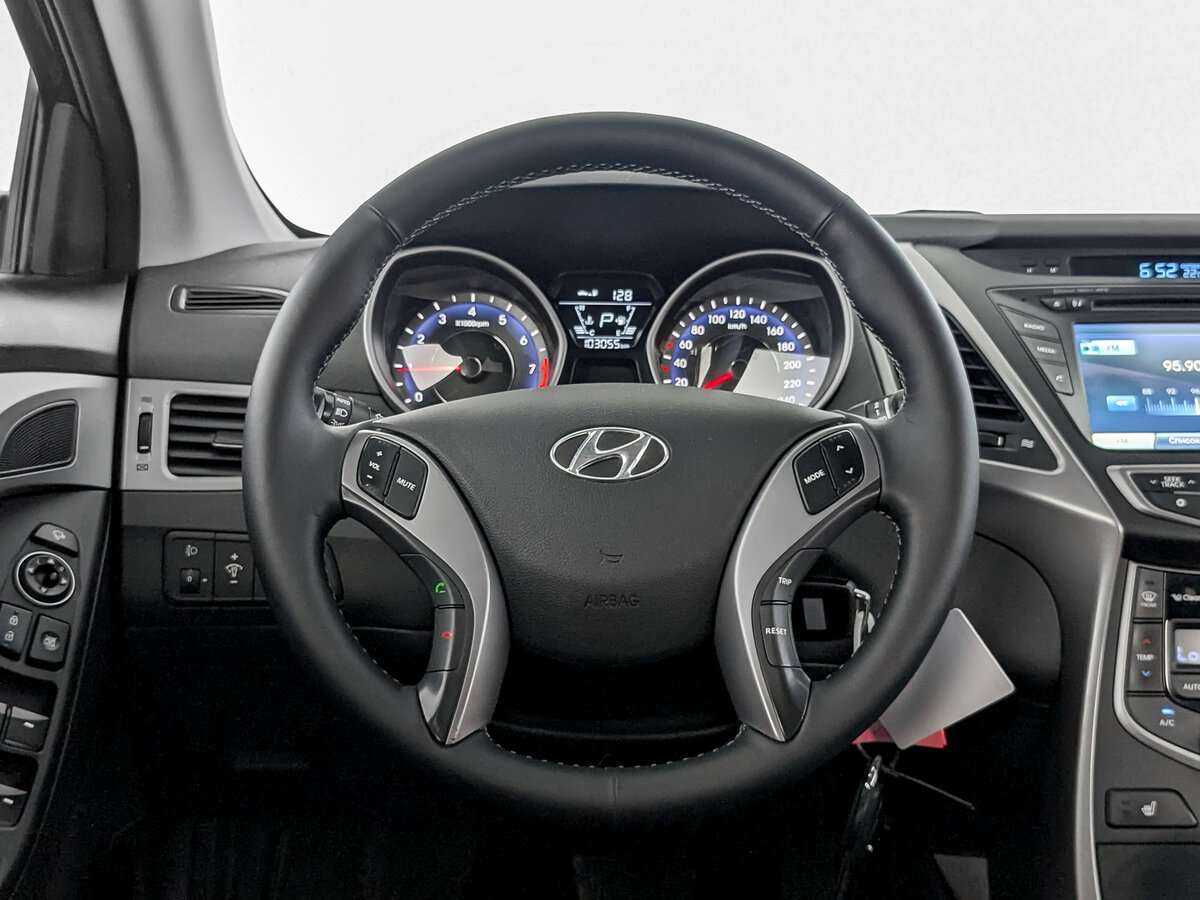Hyundai Elantra с пробегом — 2014 год. Фото: #16