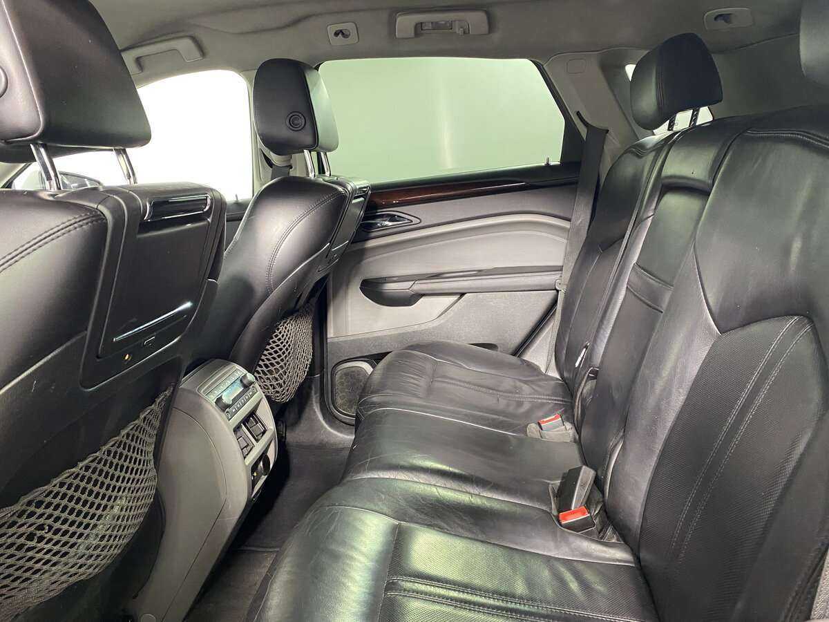 Cadillac SRX с пробегом — 2011 год. Фото: #10