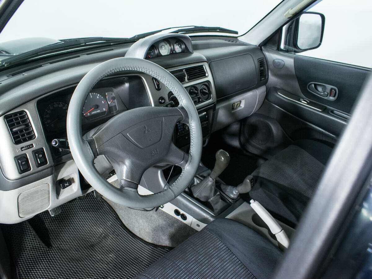 Mitsubishi Pajero Sport с пробегом — 2008 год. Фото: #12