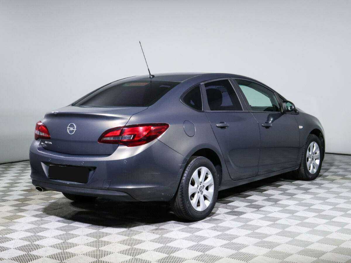 Opel Astra с пробегом — 2014 год. Фото: #3