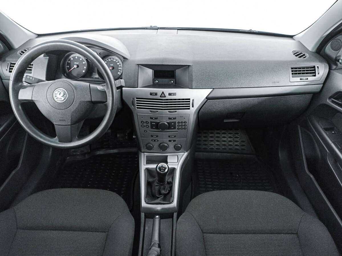 Opel Astra с пробегом — 2011 год. Фото: #13