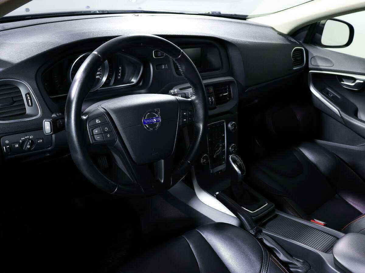 Volvo V40 Cross Country с пробегом — 2014 год. Фото: #11