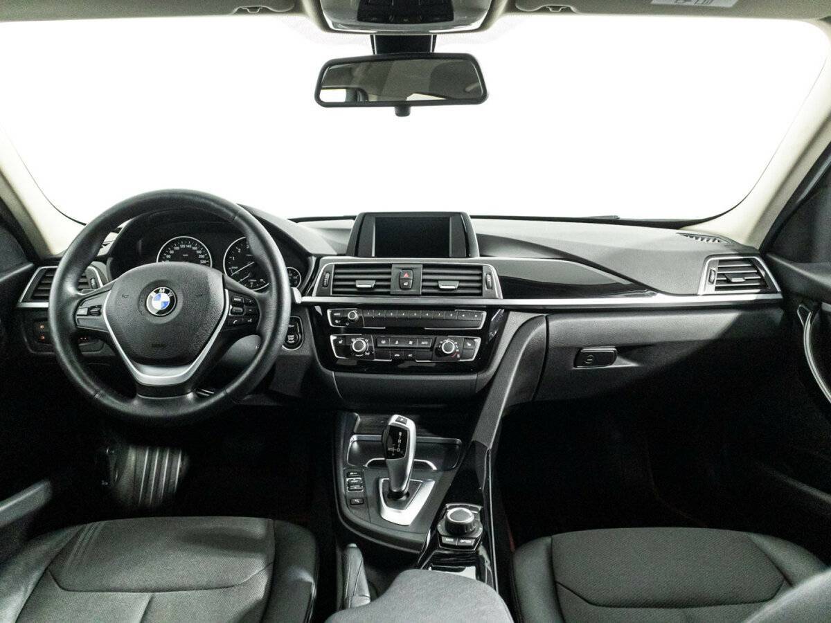 BMW 3 серии с пробегом — 2018 год. Фото: #12