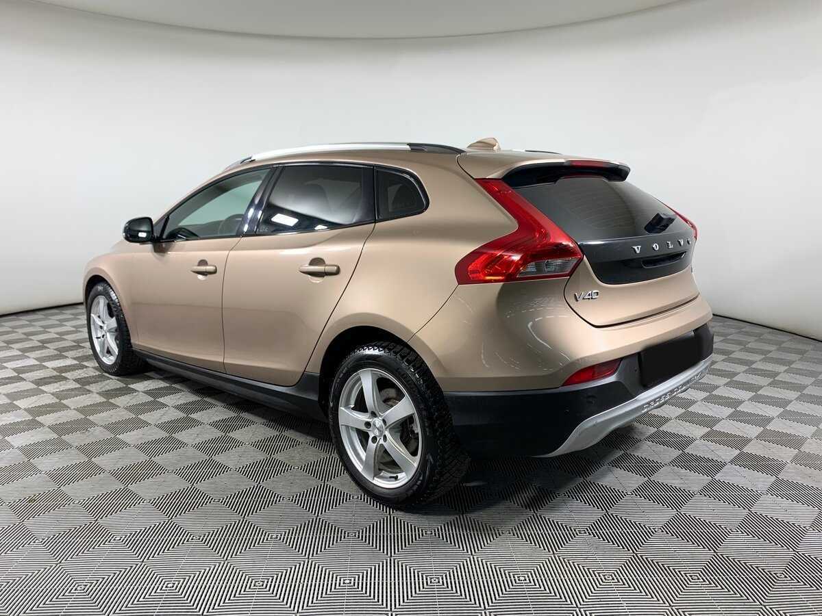Volvo V40 с пробегом — 2015 год. Фото: #6
