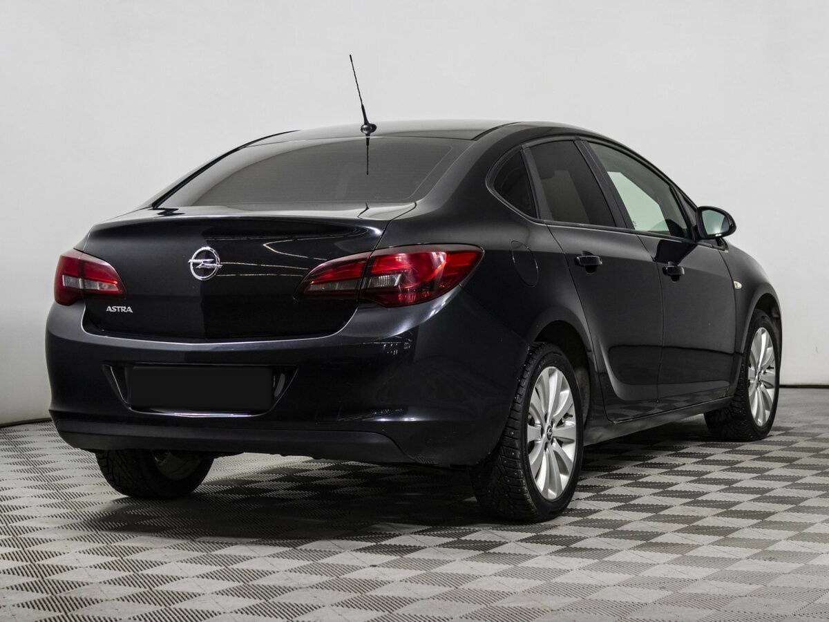 Opel Astra с пробегом — 2013 год. Фото: #3