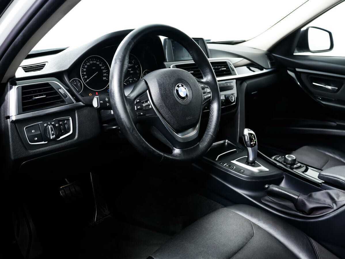 BMW 3 серии с пробегом — 2018 год. Фото: #11