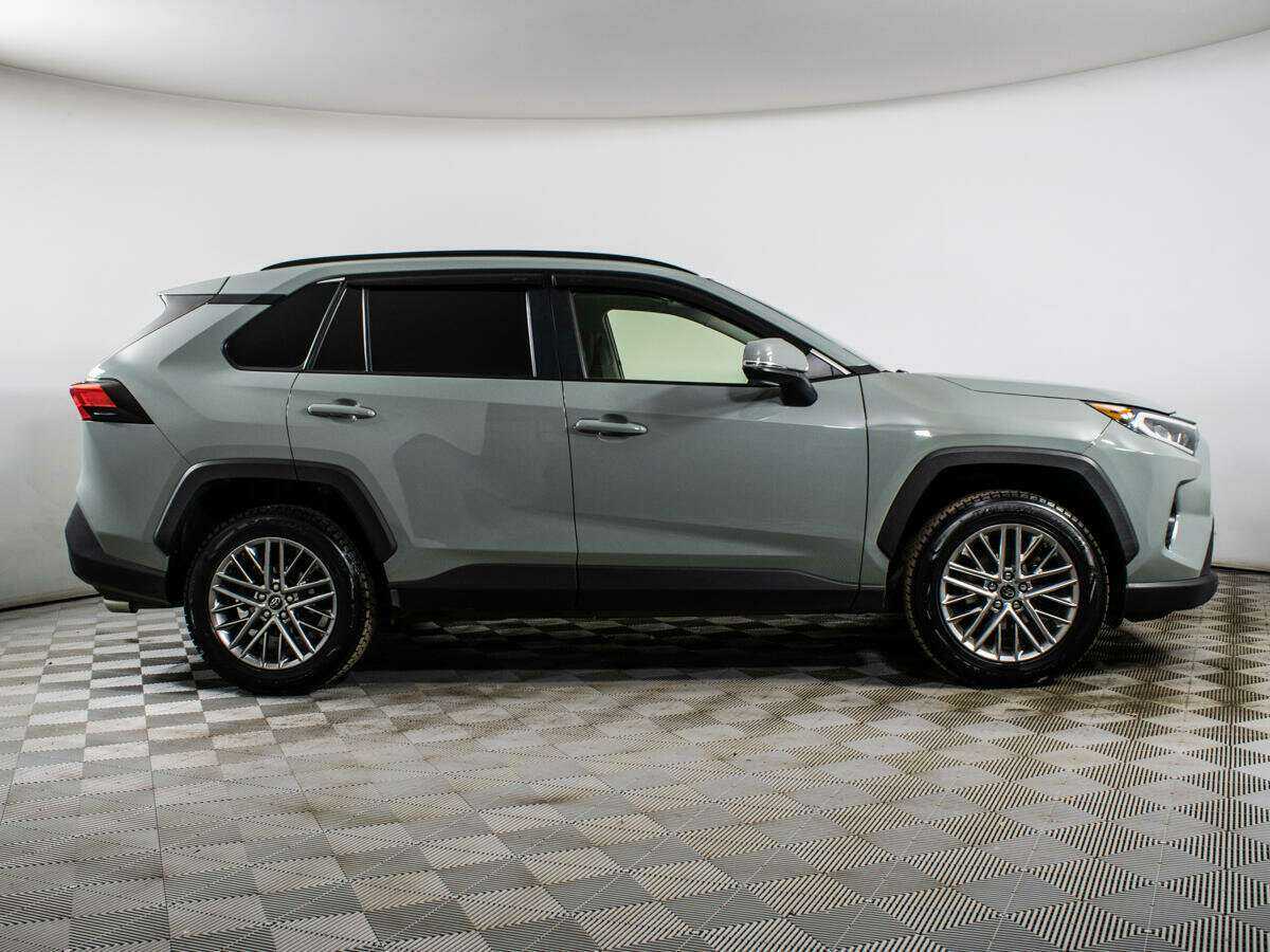Toyota RAV4 с пробегом — 2019 год. Фото: #3