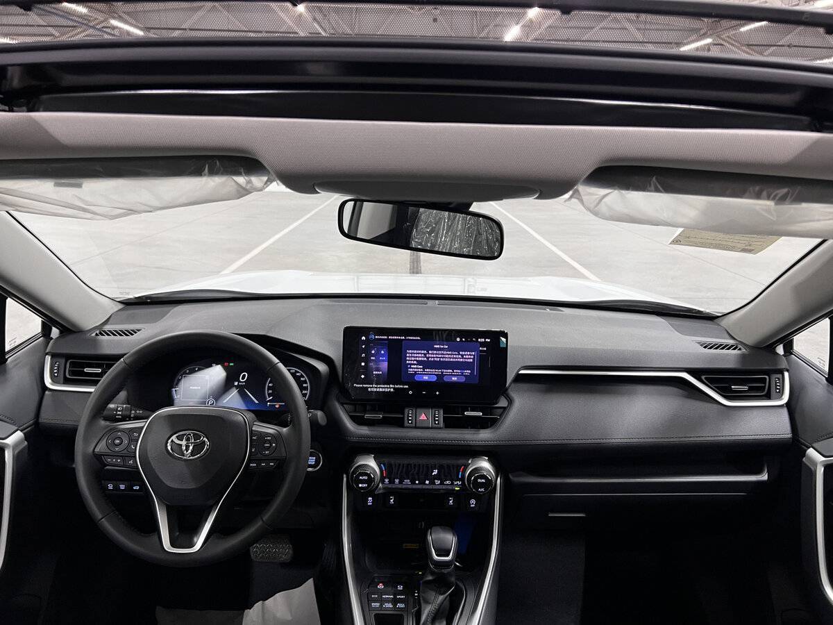 Toyota RAV4 с пробегом — 2024 год. Фото: #13
